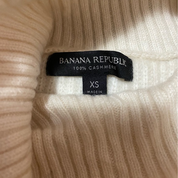 Banana Republic Chiara cashmere turtleneck ribbed knit cream color sweater - Picture 3 of 7